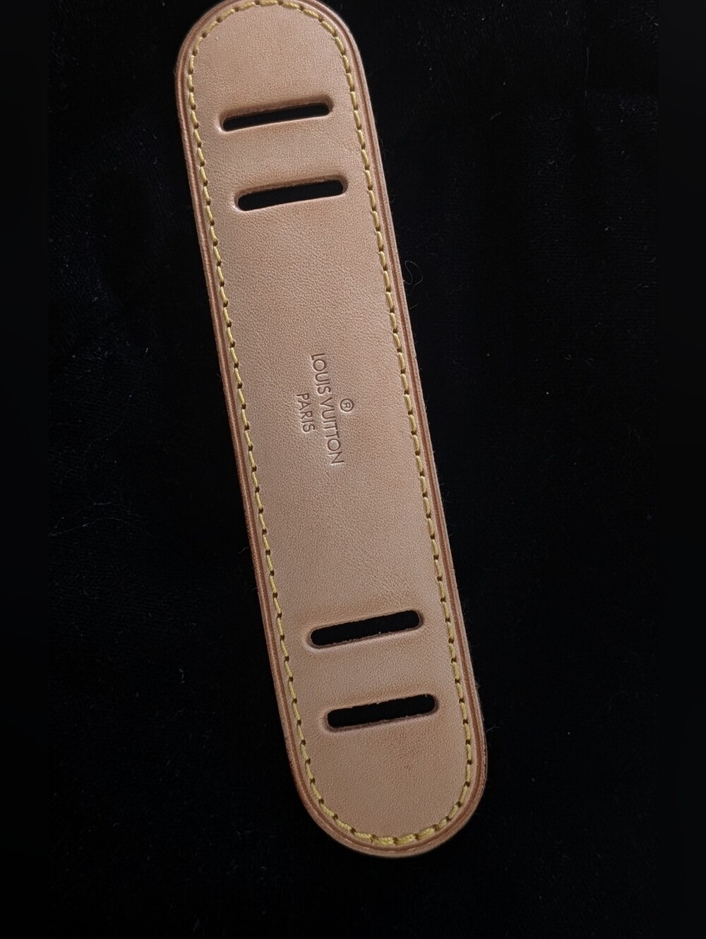 Louis Vuitton Leather Shoulder Pad‎ in Natural Vachetta